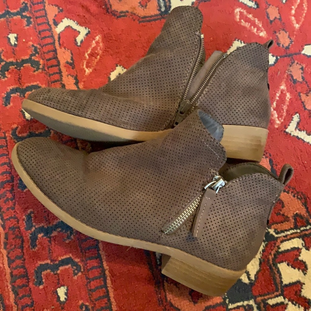 Universal Thread Ankle Booties